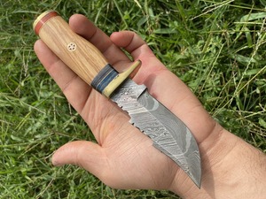 Cuchillo de caza/para desollar hecho a mano de acero de Damasco con punta de clip, mango de madera, funda de cuero, OEM/ODM/OBM, grado industrial/DIY, 8 pulgadas - Product Image 5