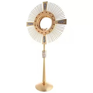 Monstranza de Latón Dorado de Alta Calidad con Detalles de Espejo, Decorativa para Mesa, Uso en Iglesias Católicas - Product Image 4