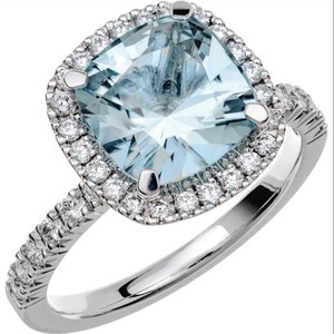 Anillo de compromiso y fiesta de lujo con topacio azul talla cojín, plata de ley 925 y chapado en oro de 14K - Product Image 1