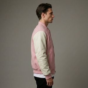 Chaqueta de lana rosa para hombre con mangas color crema, cuello y puños de punto acanalado, cremallera frontal completa, ropa de calle casual premium, prenda exterior personalizada de dos tonos. - Product Image 3