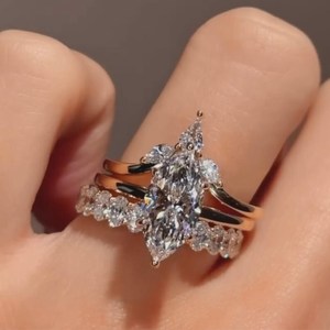 Anillo de 3 bandas con diamantes de corte marquesa de 2.00 quilates E VS1, oro macizo de 14k, banda de eternidad ovalada con diamantes cultivados en laboratorio, regalo romántico para el Día de San Valentín - Product Image 1