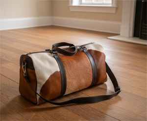 Bolsa de Viaje de Cuero con Pelo de Vaca y Logotipo Personalizado, con Cierre de Cremallera, Proveedor Mayorista LHODB-0049 - Product Image 1