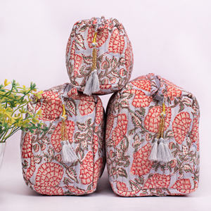 Bolsa de Maquillaje Portátil Grande de Algodón Estampado Personalizada, Bolsa de Cosméticos Acolchada de Verano con Patrón de Personajes a la Moda - Product Image 2