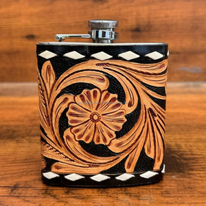 Flacons de hanche en cuir usiné à la main personnalisés les plus récents flacon de hanche en acier inoxydable de 7oz avec couvercle en cuir de vachette véritable - Product Image 2