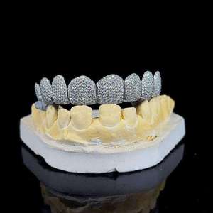 Grillz dentaire unisexe Hiphop en argent sterling plaqué or 18 carats, ensemble complet de luxe, avec micro-incrustation de moissanite taille brillant pour dents supérieures et inférieures - Product Image 1