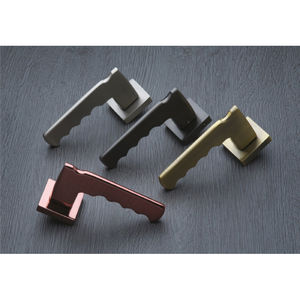 มือจับประตูดีไซน์ใหม่ สีสันทันสมัย สำหรับใช้ในบ้าน ผลิตจากเหล็กกล้าไร้สนิมคุณภาพสูง พร้อมลูกบิดกุญแจมาตรฐาน ANSI เกรด 1 ชุบสังกะสี - Product Image 2