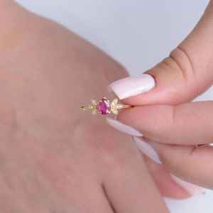 แหวนทับทิมสไตล์วิคตอเรียน เงินแท้ 925 ชุบทอง 14K ทับทิมสีแดงแท้รับรองคุณภาพ แหวนหมั้น ของขวัญสำหรับคนรัก - Product Image 2