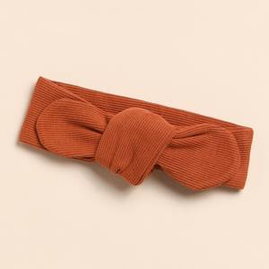 Diadema de bambú orgánico en color jengibre de primera calidad para un estilo adicional y comodidad para su atuendo - Product Image 1