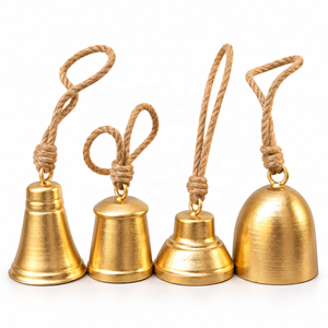 Quartet de clochettes en fer doré avec profils sculpturaux variés et boucles en jute tressée pour un style festif et l'ambiance saisonnière - Product Image 1