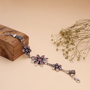 Bracelet ethnique en laiton oxydé et argent vieilli, orné de perles et de fleurs, avec pierre précieuse quartz rose, pour femme, idéal pour un anniversaire, style Rajasthan - Product Image 4