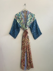 Kimono largo de seda con patchwork para mujer, vestido de seda hecho a mano - Product Image 4