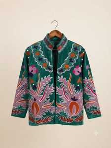 Blouson court vintage ethnique pour femme en velours brodé tissé à la main, motif floral, vêtements d'extérieur automne-hiver, Rajasthan - Product Image 1