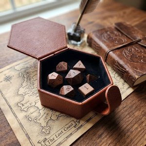 Dados de Madera Grabados Personalizados para Fabricantes y Minoristas de Juegos de Mesa, Artesanía Natural - Product Image 5