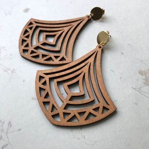 ต่างหูไม้แฟชั่นทันสมัยสำหรับผู้หญิง งานฝีมือเครื่องประดับไม้ ขนาดปรับแต่งได้ สไตล์คลาสสิกสำหรับงานปาร์ตี้และงานแต่งงาน - Product Image 1