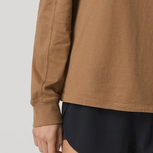Camiseta de Manga Larga para Mujer, Diseño Relajado y Cómodo, Material de Alta Calidad, Color Sólido, Estilo Moderno y Minimalista - Product Image 3