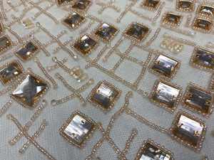 Tela de Encaje de Poliéster Bordada con Cuentas Hecha a Mano para Vestidos de Novia - Estilo Clásico de Lujo, Suministro Mundial - Product Image 4