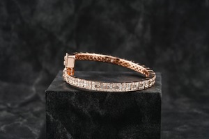 สร้อยข้อมือชาร์มเพชรทรงกลมเจียระไนแบบบริลเลียนท์ ชุบทอง 14K สำหรับทุกเพศ สไตล์ฮิปฮอป ประดับเพชรเต็มเม็ด สี D พร้อมใบรับรอง GIA - Product Image 3