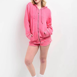 Ensemble deux pièces décontracté en coton tricoté respirant pour femme, comprenant un sweat à capuche et un short, idéal pour la gym, style délavé à l'acide - Product Image 1