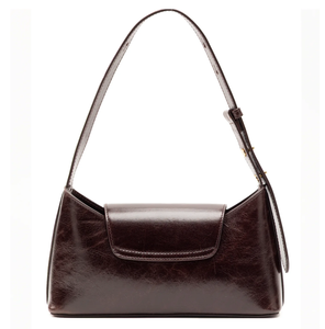 Bolso de hombro de cuero cremoso con efecto fruncido. Realza tu atuendo diario con este bolso de hombro de tono crema, suave como la mantequilla. - Product Image 4