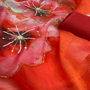 VASTRA COTTAGE Sari de seda tabby suave y pesado con estampados florales, bordado a mano con cuentas y lentejuelas, con blusa de seda satinada - Product Image 5