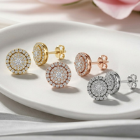 Parfaites boucles d'oreilles clous en or blanc massif 18 carats avec diamants, monture halo en grappe ronde, avec marquage d'origine et certificat