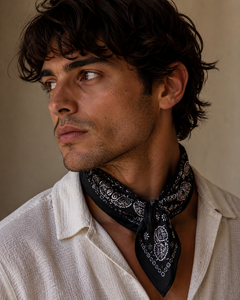 Bandana en coton noir audacieux pour hommes et femmes, foulard unisexe à motif Paisley pour le streetwear quotidien, les voyages, les festivals et les usages quotidiens ! - Product Image 4
