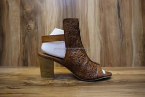 Handmade Real <b>Leather</b> Women Western Stylish <b>Tooled</b> <b>Leather</b> Casual Outdoor Flower Footwear Open Toe Sandals - Product Image 3