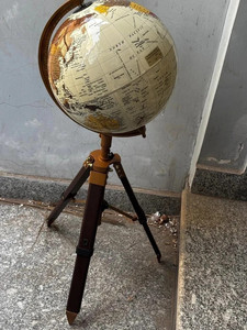 Globo Terráqueo Náutico Antiguo de Latón con Mapa del Mundo, Iluminación y Función Giratoria, Diseño Industrial, Soporte de Trípode de Latón - Product Image 5