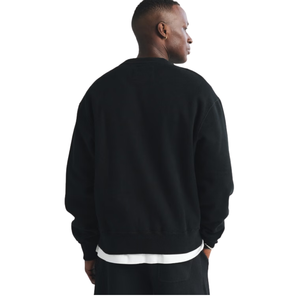 Sweat-shirt à col rond noir personnalisé pour homme, logo minimaliste sur la poitrine, streetwear, fabricant de vêtements à marque privée OEM, fournisseur en gros - Product Image 2