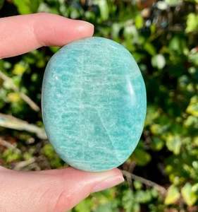 Véritable Amazonite Naturelle Forme Ovale Cristaux de Poche Polis Lisse et Imperméable Mascotte d'Amour Pierres de Palmier Feng Shui - Product Image 1