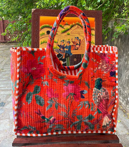 Sac à bandoulière matelassé en velours imprimé élégant pour femme – Mélange parfait de confort et de glamour - Product Image 4