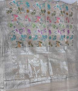 Sari en soie Tussar pure Jangla avec motifs animaux multicolores et pallu forestier en Zari argenté - Product Image 1