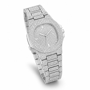 Reloj de Lujo Unisex Cuadrado de Acero Inoxidable con Diamantes Incrustados, Esfera Analógica, Cristal de Zafiro, 41 mm, Cierre Plegable, Movimiento de Cuarzo - Product Image 2