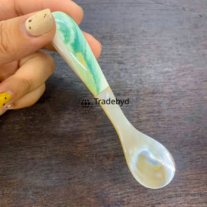 Cuchara de Lujo Hecha a Mano con Incrustaciones de Madreperla, Utensilios de Cocina Premium de Tradebyd - Product Image 2