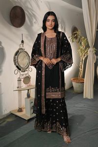 Conjunto de top de seda Fandy con bordado de diseñador y trabajo de lentejuelas, con pantalón sharara y dupatta, completamente cosido y listo para usar. - Product Image 3