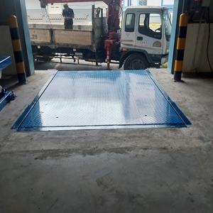 La meilleure rampe de chargement automatique de niveleur de quai d'énergie hydraulique de 12 tonnes standard pour l'équipement de levage de camion dans l'entrepôt au Vietnam - Product Image 4