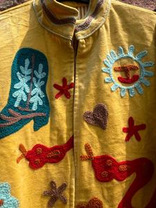 Veste bomber en velours jaune brodée à la main pour femmes |   Motif floral automne/hiver |   Doublure en coton écologique réversible - Product Image 3