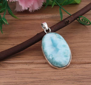 สร้อยคอเงินแท้ 925 ชุบแพลตตินั่ม ประดับด้วยลาริมาร์ธรรมชาติ ดีไซน์วินเทจ แท้จากสาธารณรัฐโดมินิกัน เหมาะสำหรับทั้งชายและหญิง - Product Image 4