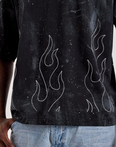 T-shirt en coton noir surdimensionné pour homme avec motif flamme en strass, style streetwear, manches courtes, col rond - Product Image 5