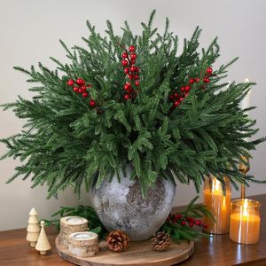 15 Pezzi di Rami di Pino Norfolk Artificiali Real Touch con Bacche Rosse, 19 Pollici, Ghirlande Natalizie in Cedro Finto - Product Image 2
