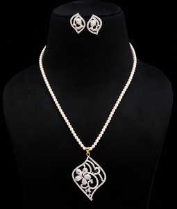 Collar de Perlas Chapado en Oro de 22K con Colgante de Circonita, Collar Largo para Novia, Joyería India, Regalo para Ella, para Bodas y Fiestas - Product Image 1
