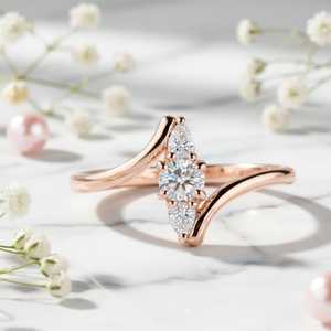 แหวนมอสซาไนต์ทรงกลมแบบสามเม็ด ชุบทองคำแท้บนเงินแท้ 925 ดีไซน์ทันสมัย ของขวัญสำหรับคนรักในวันเกิด - Product Image 5