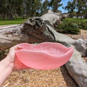 Ensemble de bols de table modernes et tendance en résine blanche et rouge, polis avec un aspect marbré noir naturel, meilleurs bols à fruits durables - Product Image 5
