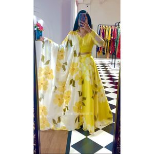 LEHENGA CHOLI EN GEORGETTE IMPRIMÉ NUMÉRIQUE DESIGNER AVEC DUPATTRA JAUNE - Product Image 1