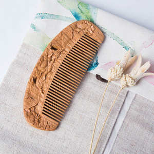 Peigne à cheveux en bambou et bakélite - Outil de toilettage durable, artisanal, écologique, religieux, Feng Shui - Product Image 4