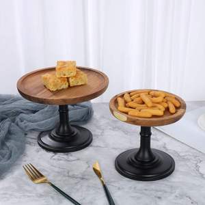 Support à gâteau en bois massif écologique, base surélevée, design minimaliste et épuré, passe au lave-vaisselle, parfait pour les cuisines modernes, élégant - Product Image 3