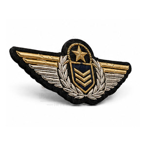 Badges de poitrine personnalisés avec des motifs décoratifs, un matériau durable et une finition de qualité pour les vêtements, les vestes, les sacs et les accessoires - Product Image 4