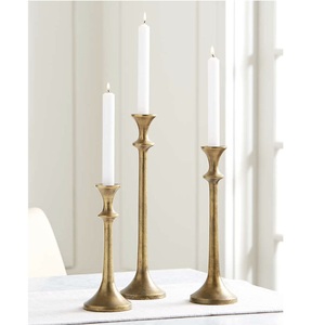 Juego de 3 Candelabros Antiguos Dorados en Forma de Tulipán, con Base de Trompeta y Pedestal de Metal - Product Image 1