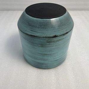 Elegante macetero de hierro con pátina y acabado lacado para sala de estar, patio, jardín y exhibición de plantas en interiores. - Product Image 3