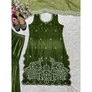 Magnifique ensemble Sharara et Dupatta pour femmes avec broderie à la main en perles pour les fêtes - Product Image 6
